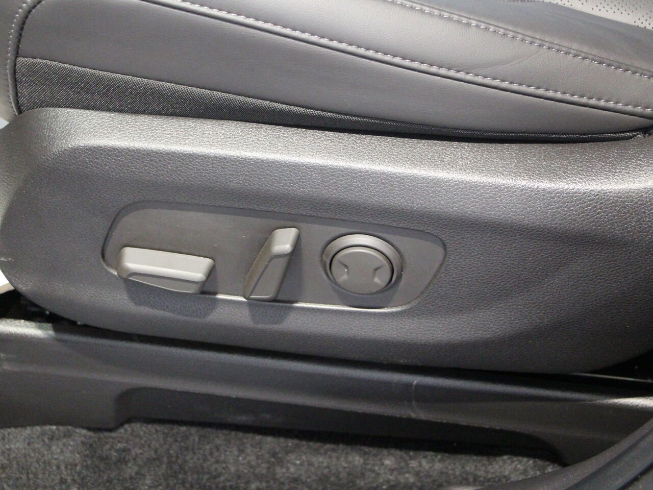 Kia Carnival EX+ TA 2026 Gris Châteauguay - photo #19