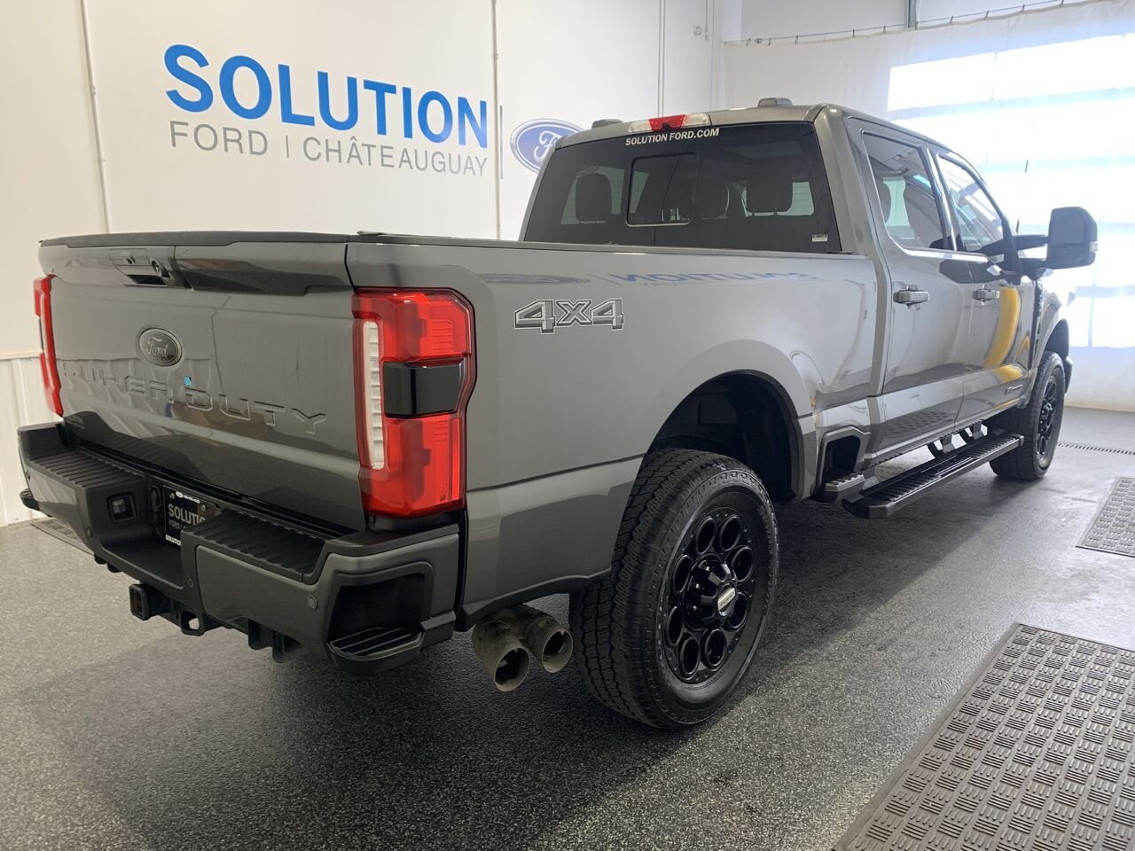 2025 Ford Super Duty F-250 SRW LARIAT LARIAT cabine 6 places 4RM caisse de 6,75 pi Grey Châteauguay - photo #13