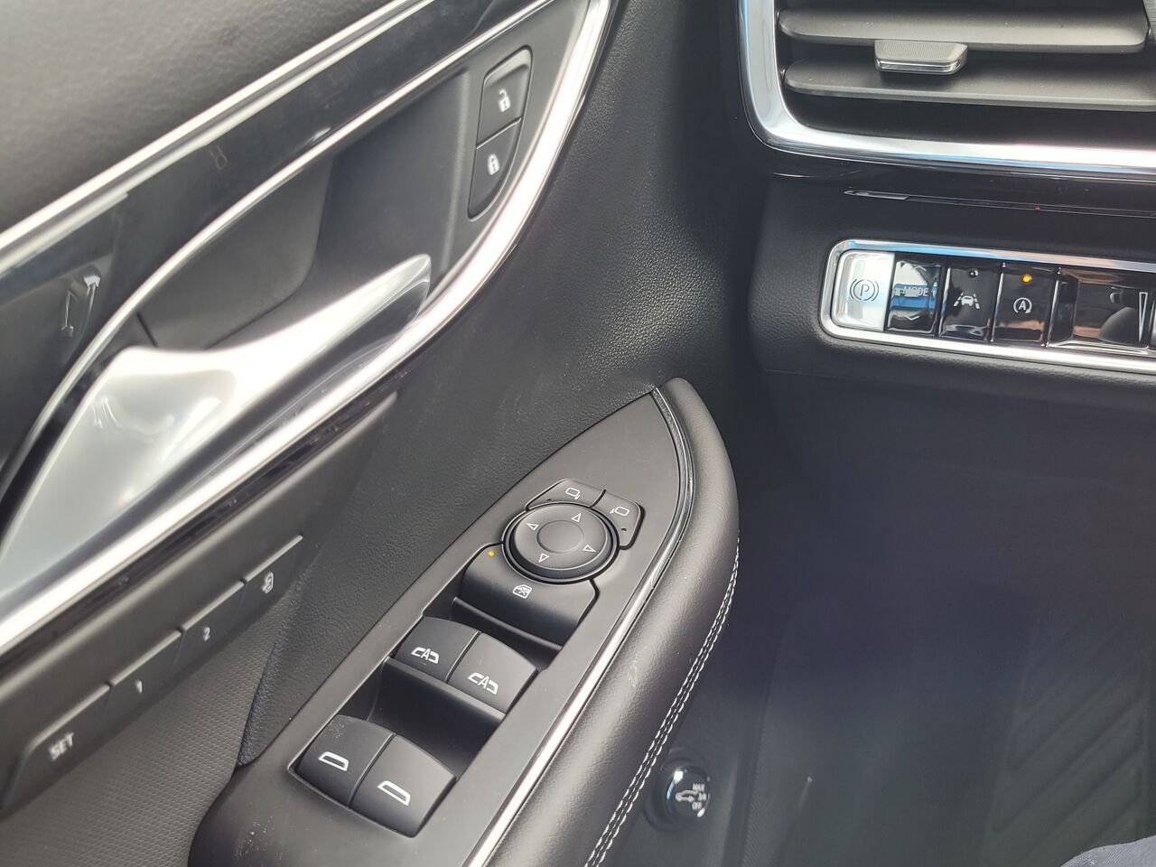 Buick Envision Privilégiée 4 portes TI 2026 Blanc irisé triple couche Thetford Mines - photo #8