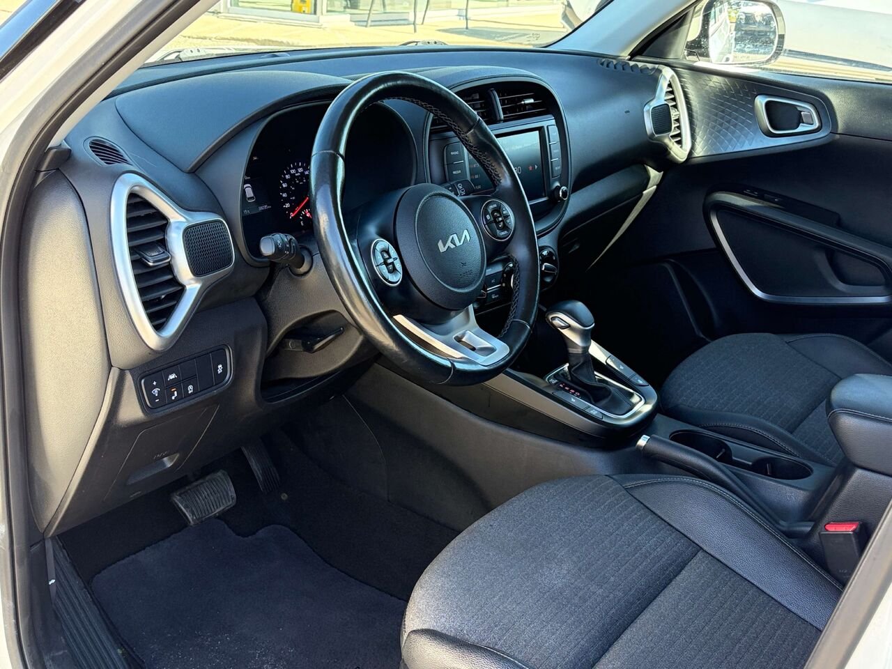2022 Kia Soul White Gatineau - photo #11