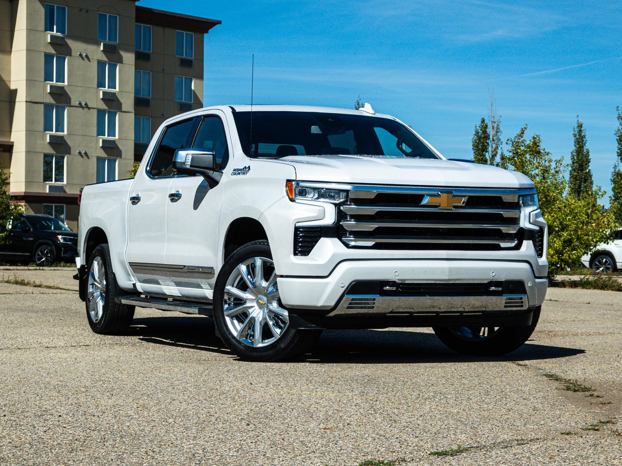 2024 Chevrolet Silverado 1500 4WD Crew Cab 147 High Country White Sherwood Park - photo #1