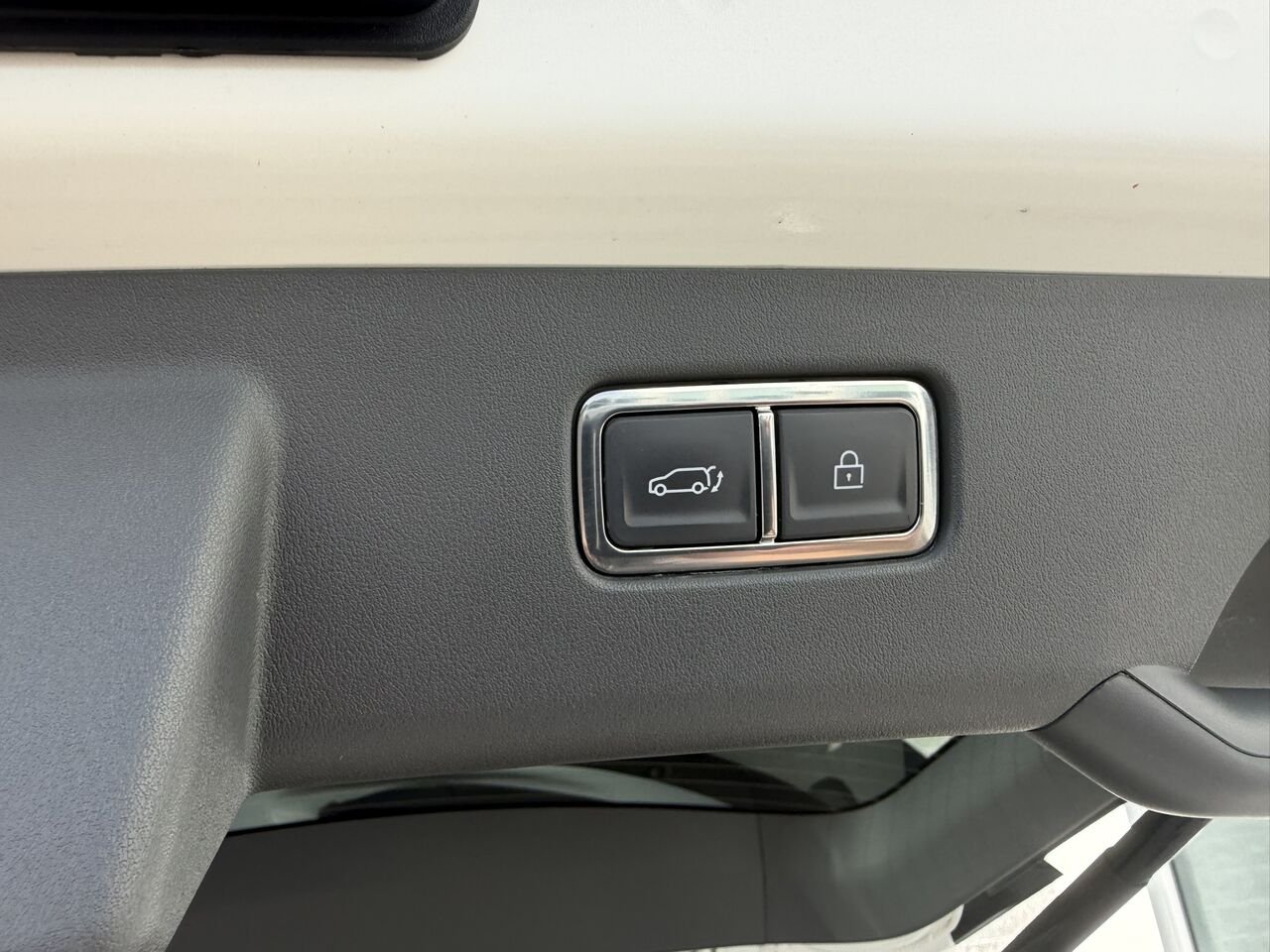 2025 Kia EV9 Land AWD White Laval - photo #19