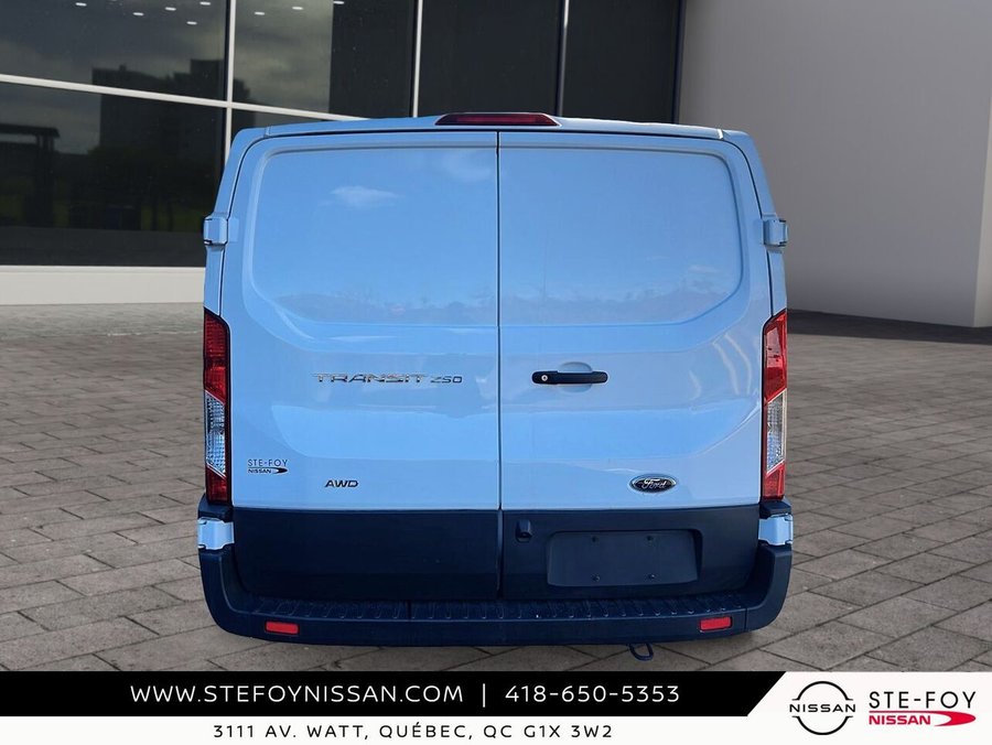 Ford Transit fourgon utilitaire AWD T-250 TI toit bas 130 po PNBV de 9 070 lb 2025