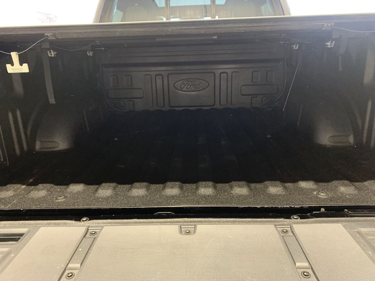 Ford F-150 Lightning LARIAT cabine SuperCrew 4RM caisse de 5,5 pi 2024 Noir Châteauguay - photo #13