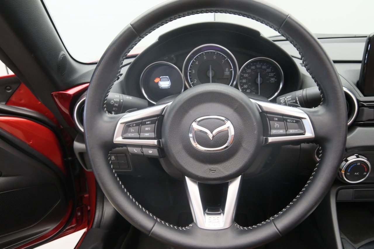 2023 Mazda MX-5 GT Red Baie-Comeau - photo #8