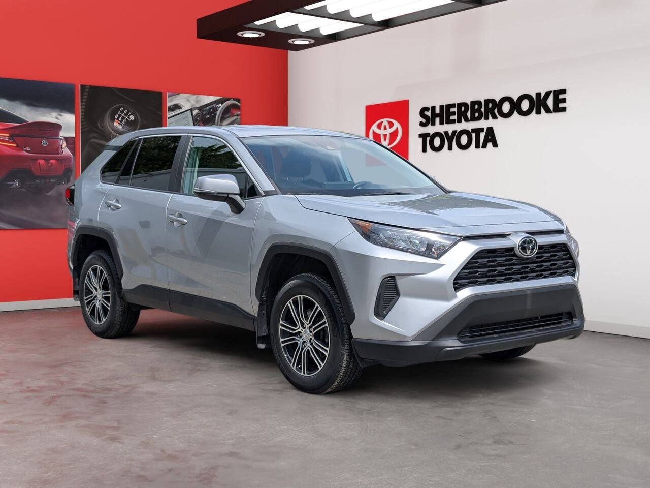 Toyota RAV4 LE/SIÈGES CHAUFFANTS/CAMÉRA DE RECUL/BLUETOOTH/AC/ 2022 Argent Sherbrooke - photo #1