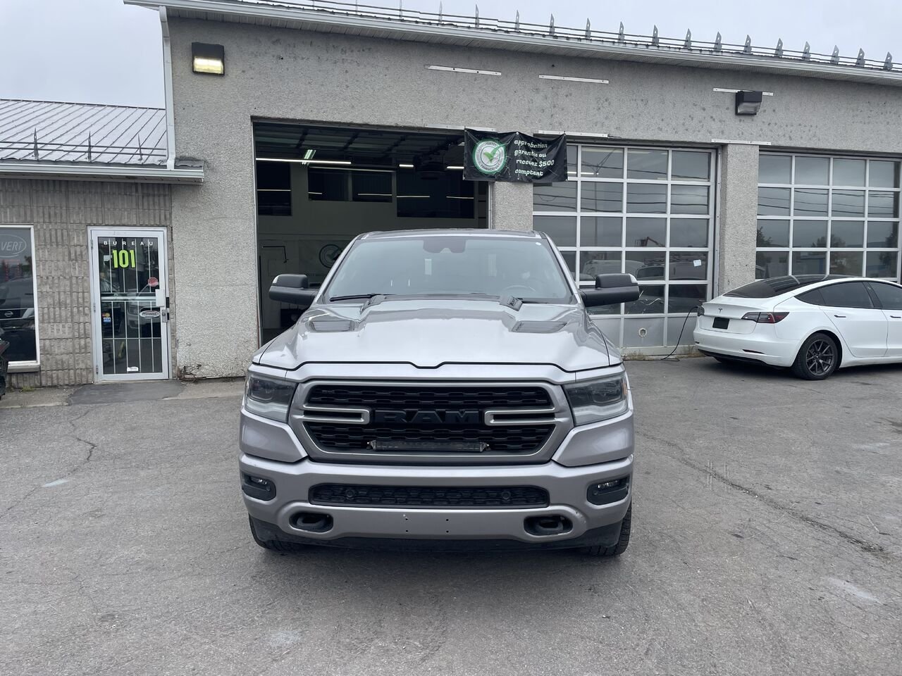 2022 Ram 1500 Grey  - photo #2