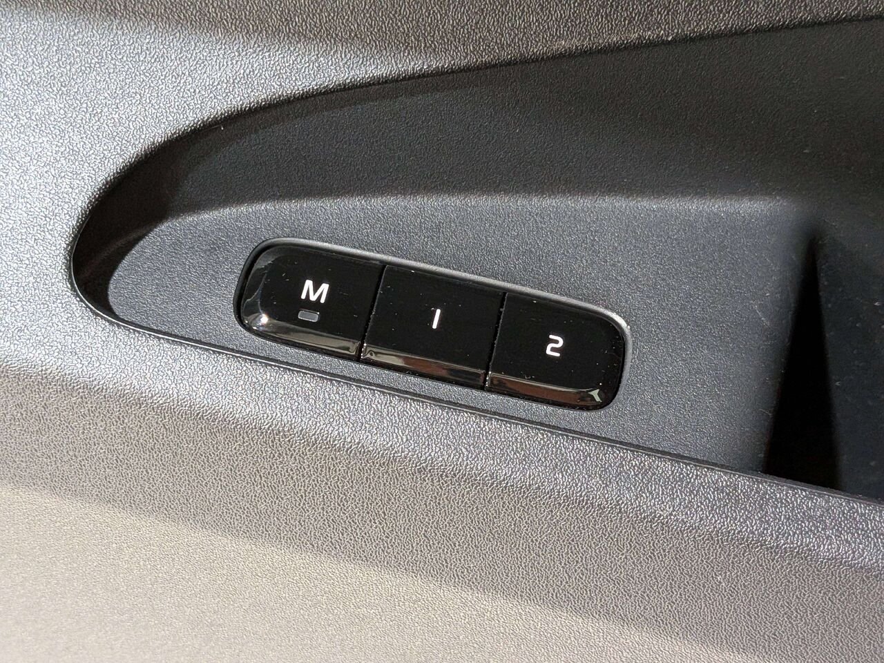 2022 Polestar 2 Long Range Dual Motor Grey Val-David - photo #34