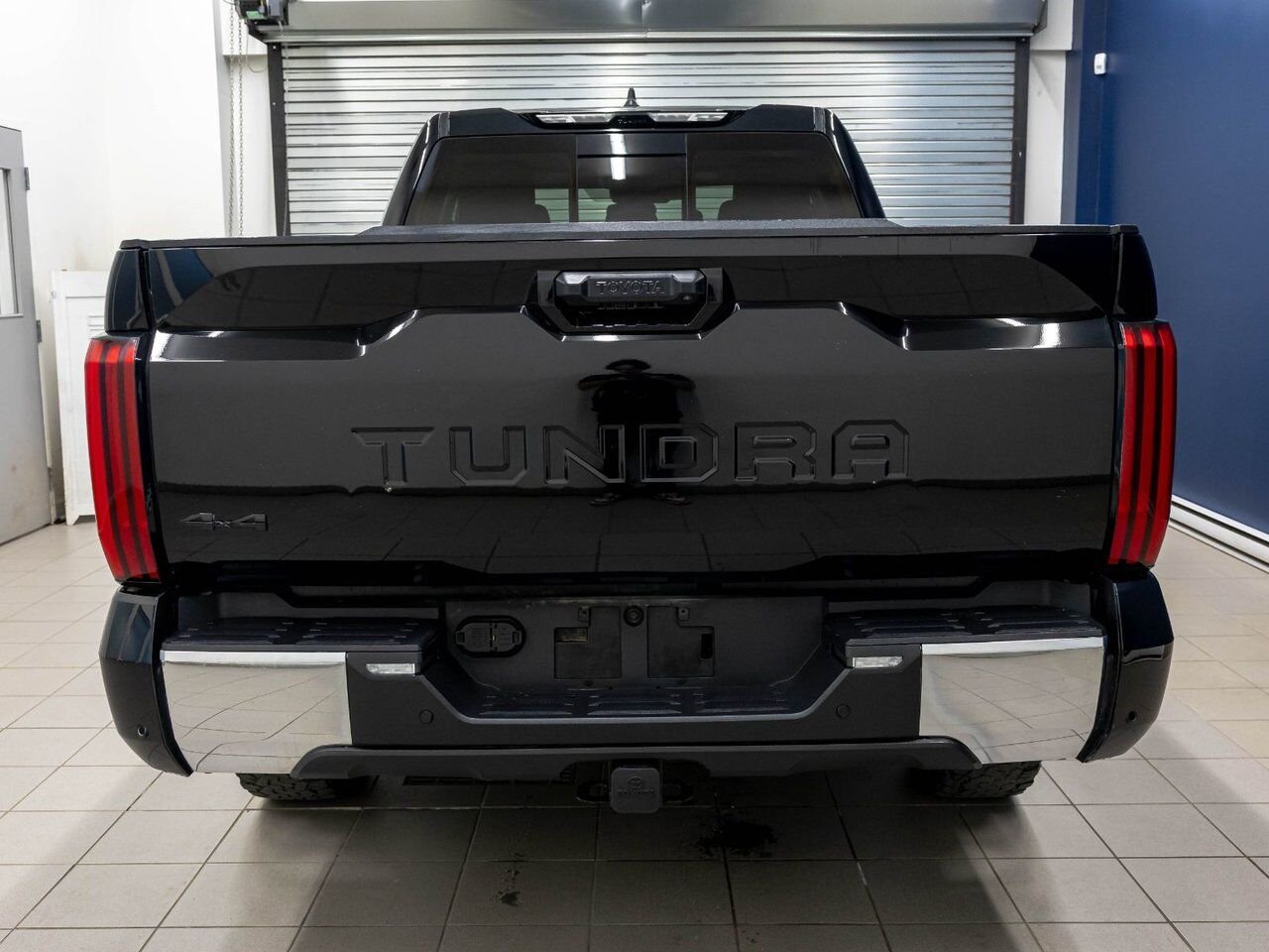 Toyota Tundra TRD OFF ROAD 4X4 V6 *NAV* SIÈGES CHAUFF CARPLAY 2024 Noir Saint-Jérôme - photo #7