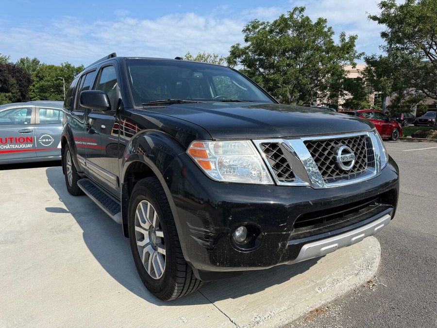 2010 Nissan Pathfinder 4WD 4dr V6 LE Black