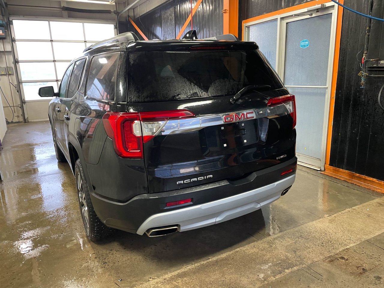 2023 GMC Acadia SLE AWD *SIÈGES CHAUFF* HAYON ELECT CARPLAY WIFI Black Saint-Jérôme - photo #4