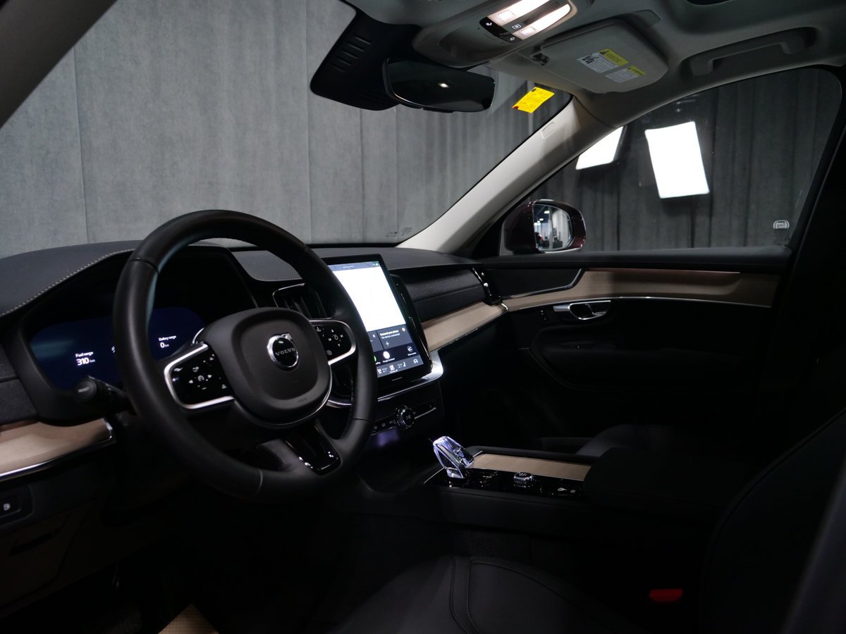 Volvo XC90 Plug-In Hybrid T8 PLUS BRIGHT 2025 Rouge Montréal - photo #5