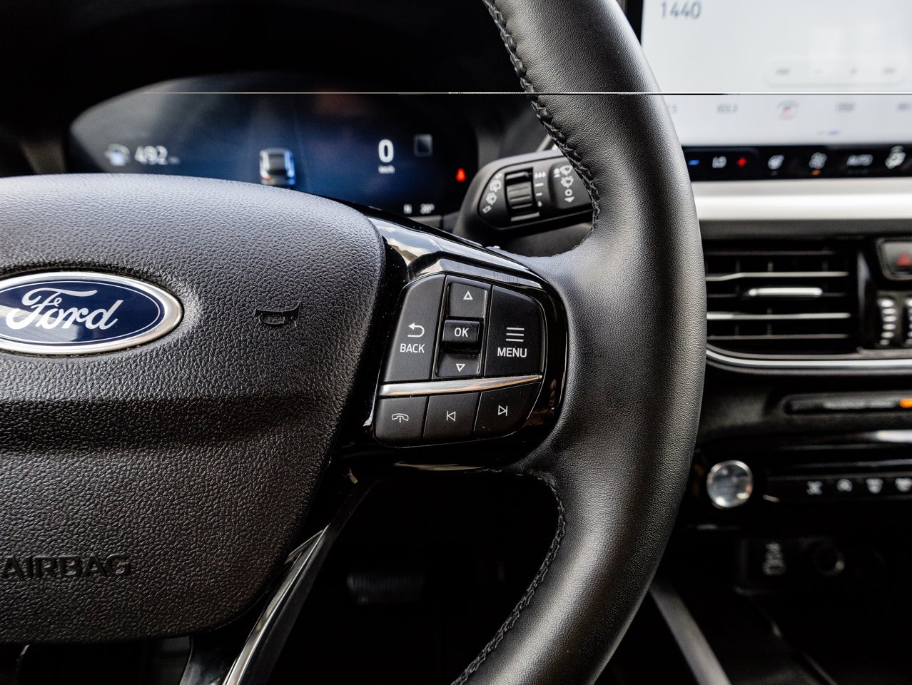 2025 Ford Escape Platinum AWD Black Sherwood Park - photo #23