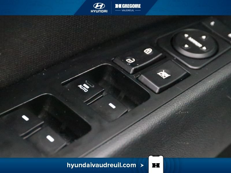 Hyundai Elantra 2019 Blanc Laval - photo #16