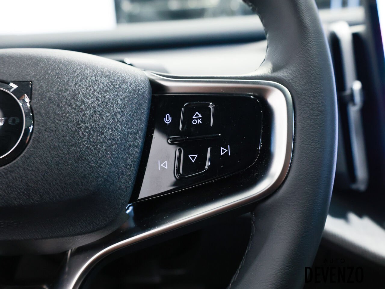 2025 Volvo EX30 Black Saint-Eustache - photo #15
