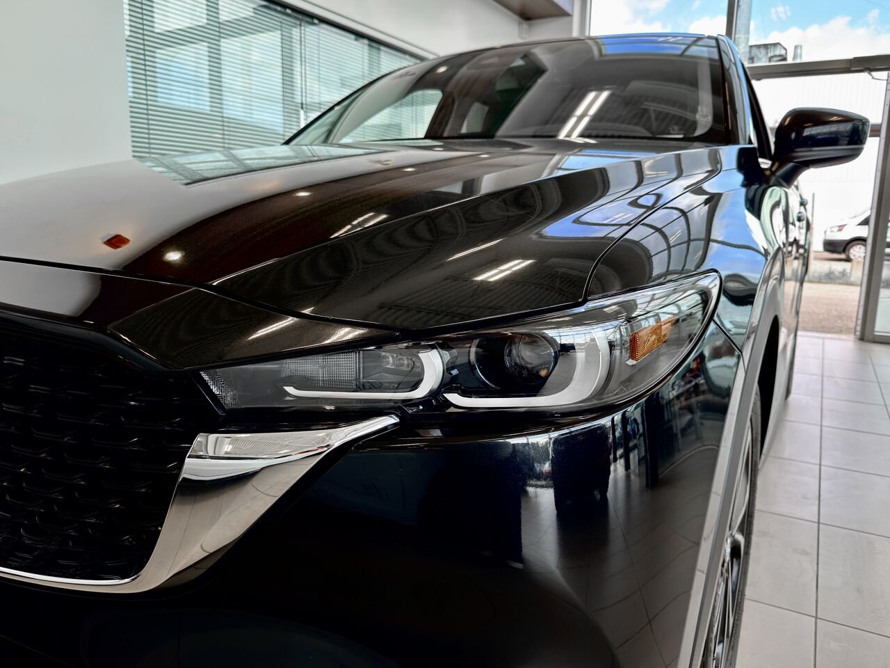 2022 Mazda CX-5 Black Notre-Dame-des-Prairies - photo #4