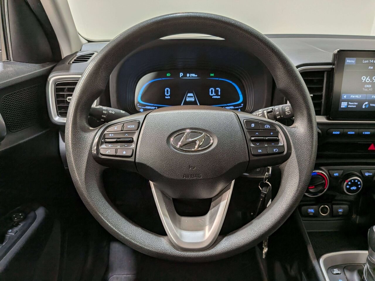 2023 Hyundai Venue Essential IVT Black Val-David - photo #13