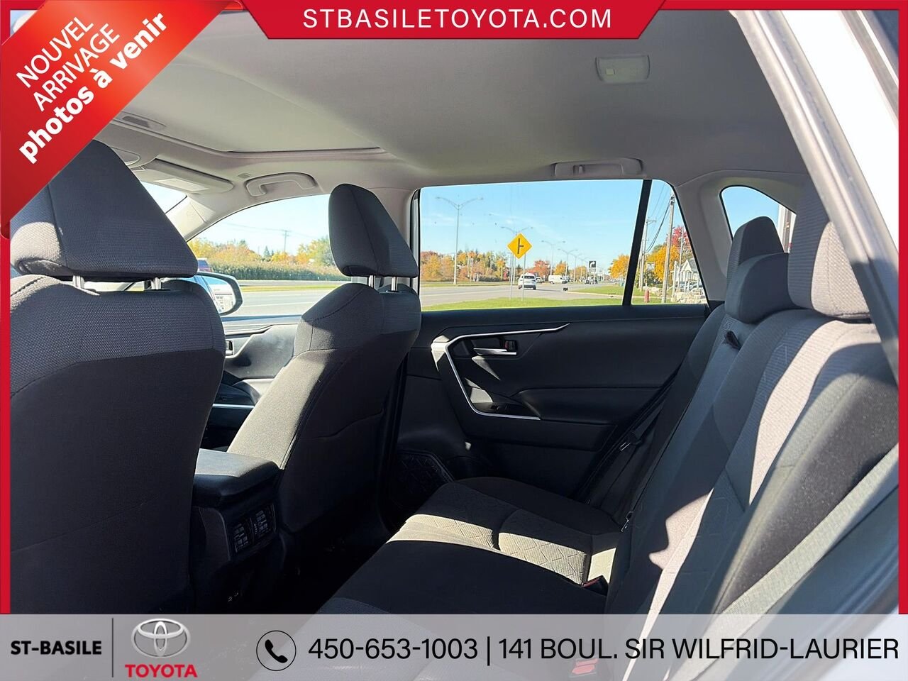 TOYOTA RAV4 Hybride 2023 Blanc Saint-Basile-le-Grand - photo #6