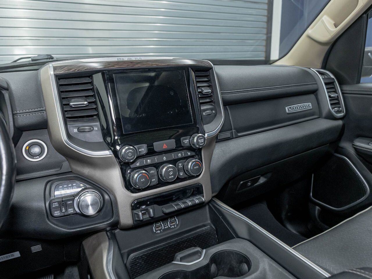 2020 Ram 1500 LARAMIE CREW 4X4 V8 *TOIT* NAV CUIR SIÈGES VENTIL Granite Crystal Saint-Jérôme - photo #19