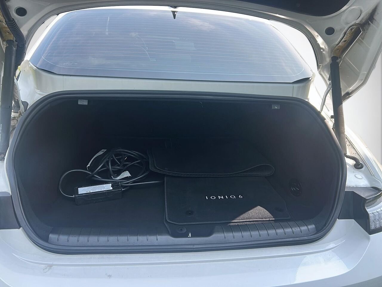 2023 Hyundai IONIQ 6 White Saint-Jérôme - photo #8