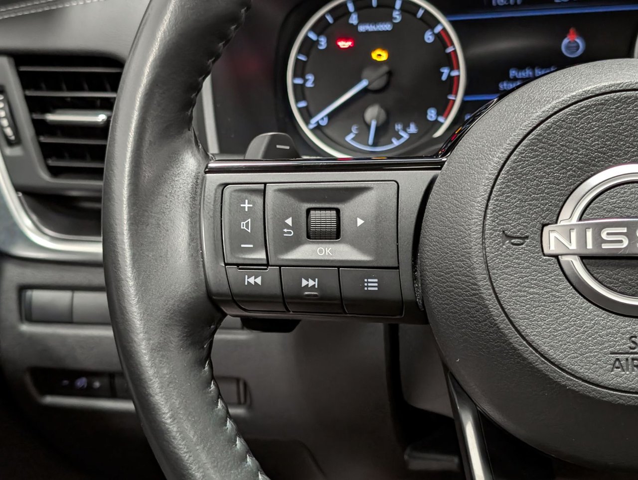 2023 Nissan Rogue SV avec ensemble Toit ouvrant Saint-Eustache - photo #20