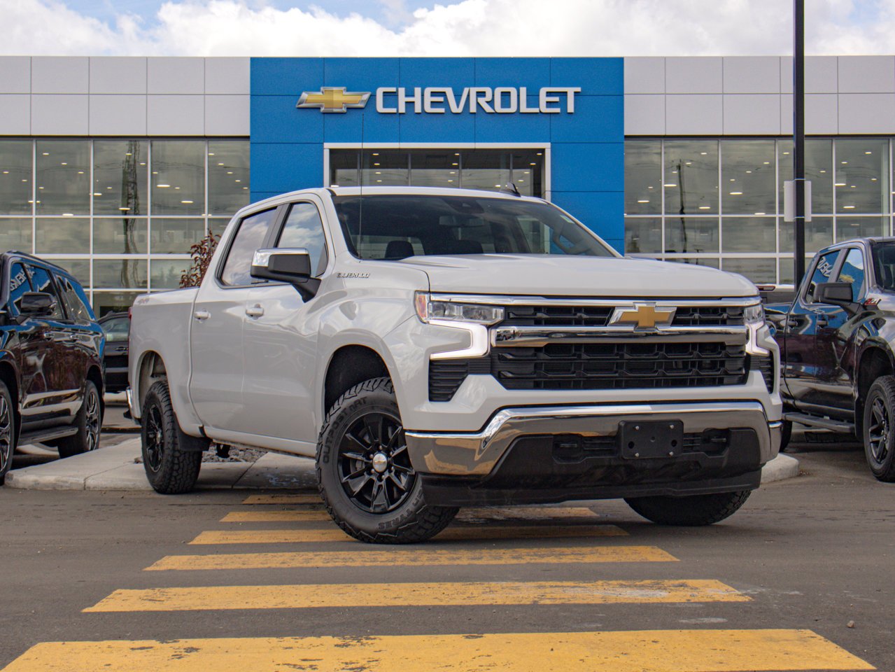 2025 Chevrolet Silverado 1500 4WD Crew Cab 147 LT White Sherwood Park - photo #1