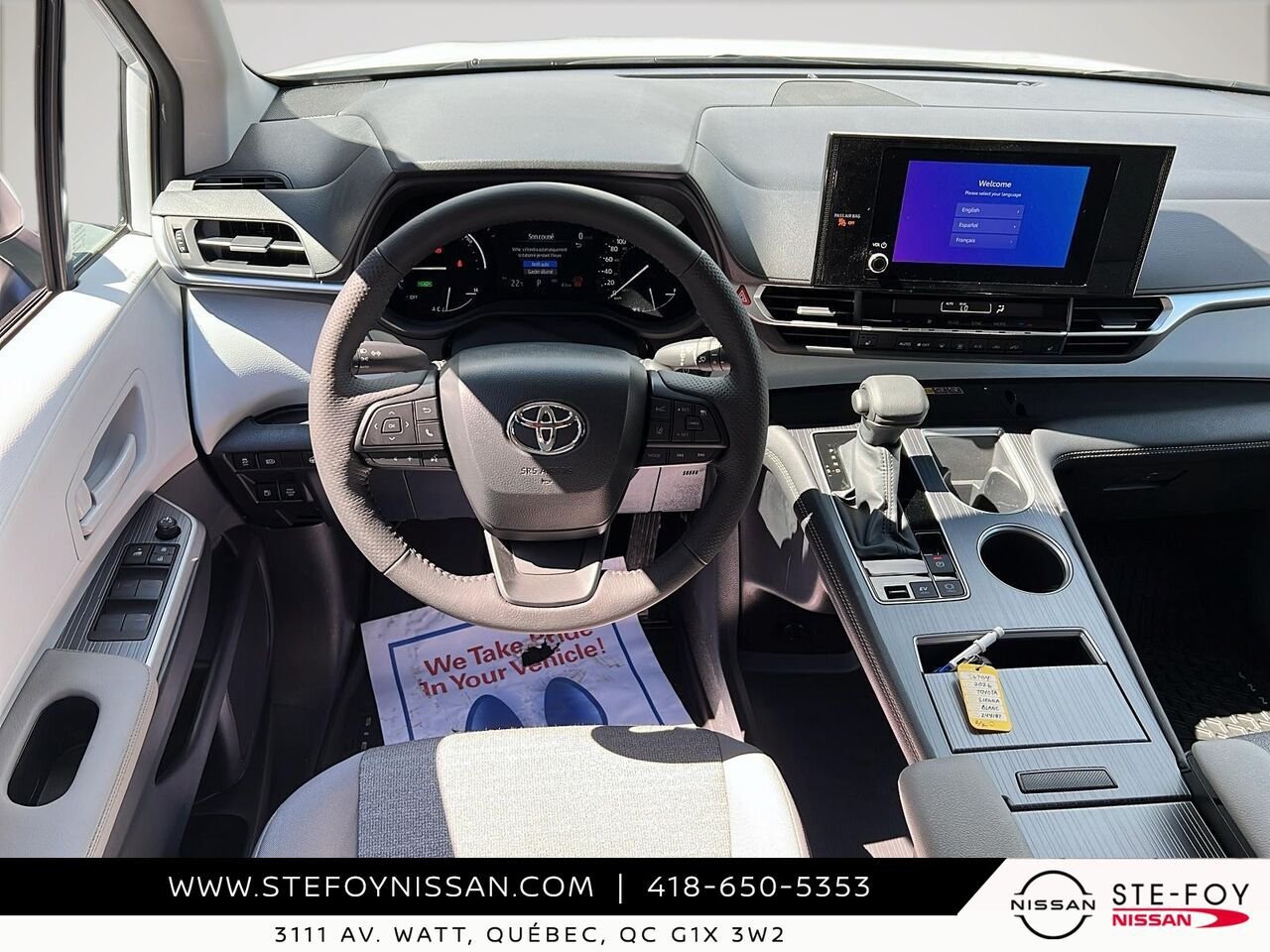 2026 Toyota Sienna LE 8 PASSAGERS White Ste-Foy - photo #13