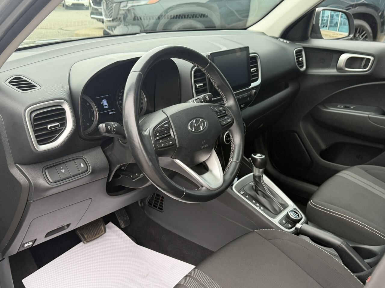 2022 Hyundai Venue Grey Ste-Marie - photo #11