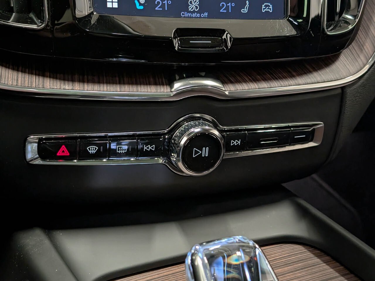 VOLVO XC60 Ultimate Bright Theme AWD Toit Pano Sièges Chauffants 2023 Gris Sherbrooke - photo #18