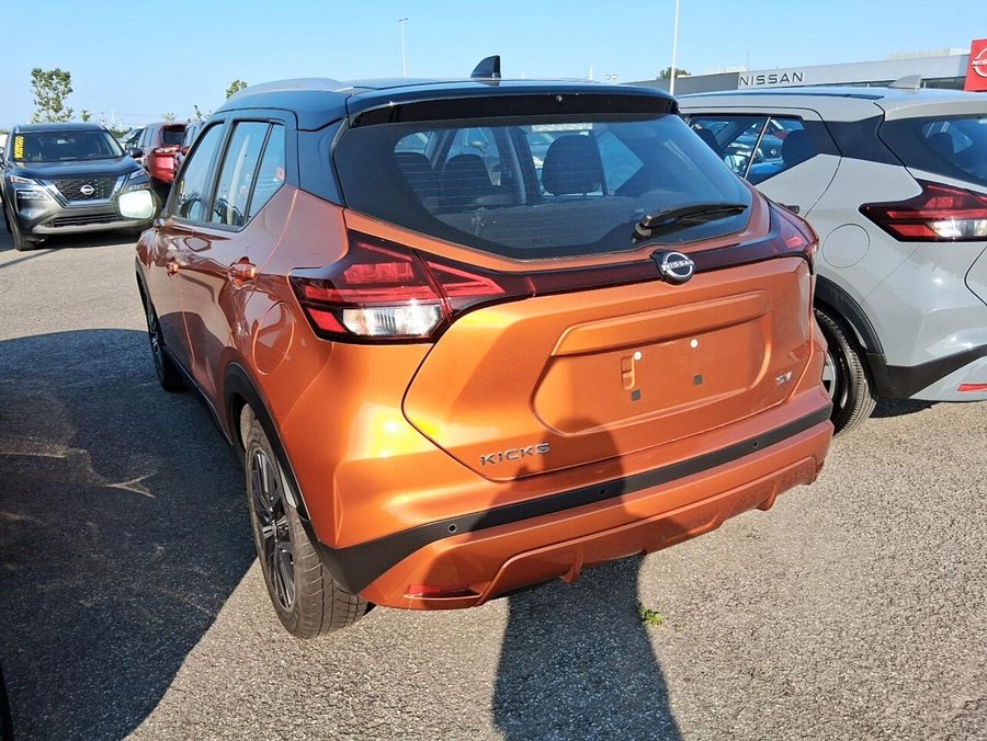 2024 Nissan Kicks SV 2024 Orange
