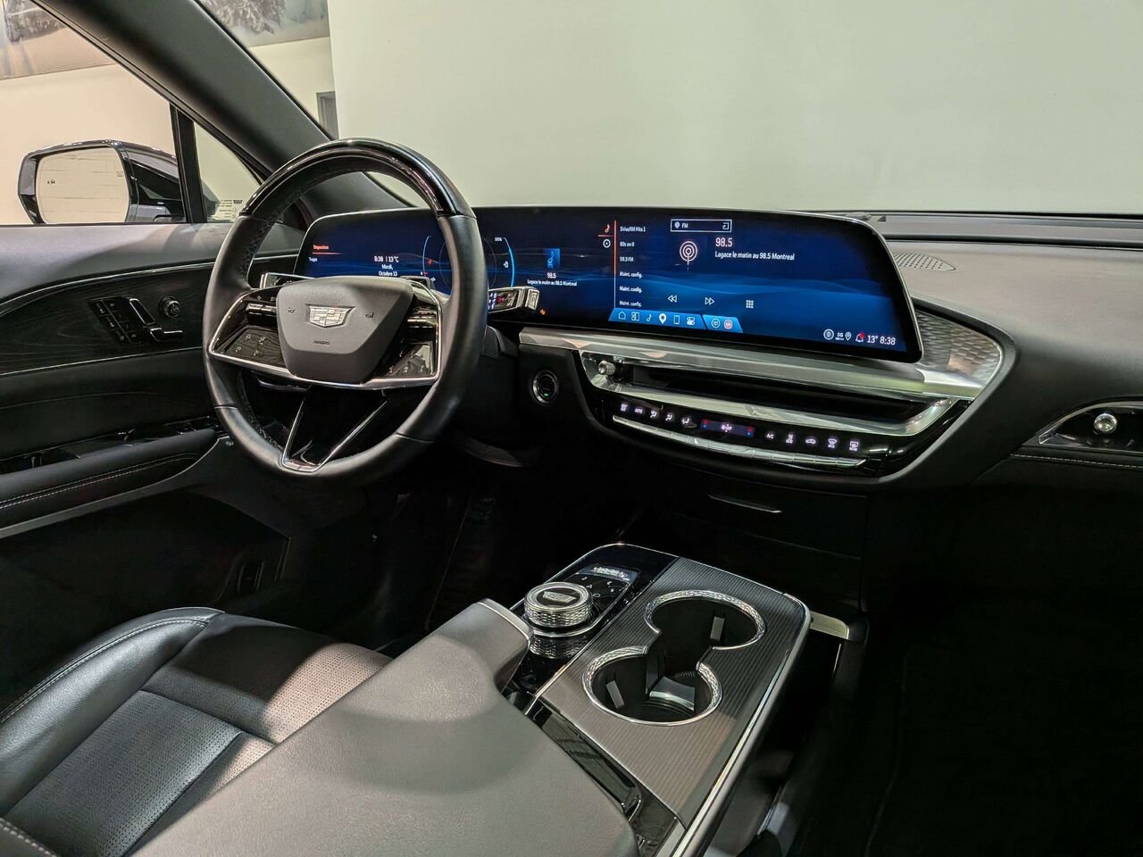 2024 Cadillac LYRIQ 4dr Sport w/1SJ White Mirabel - photo #20