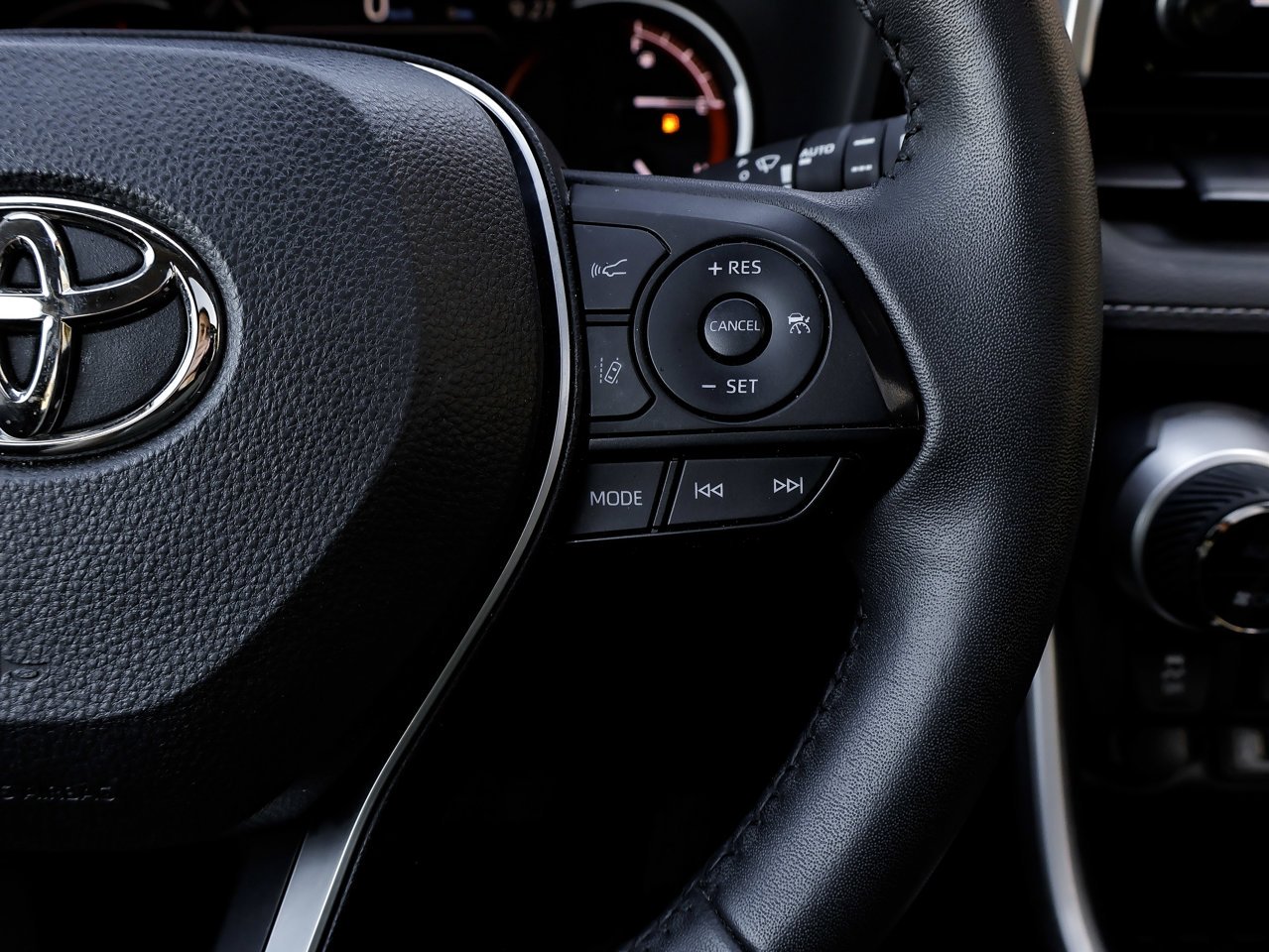 2024 Toyota RAV4 XLE AWD White Sherwood Park - photo #22