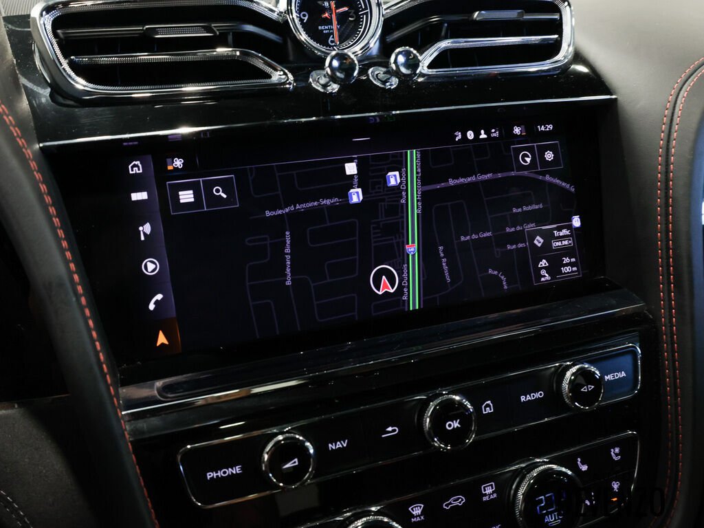 2021 Bentley Bentayga White Saint-Eustache - photo #22