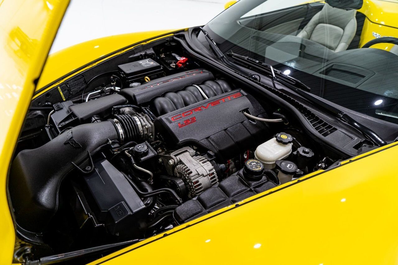 Chevrolet Corvette PRIX EN USD | With Only 900km (563mi) From New With Window Sticker 2008 Jaune Montréal - photo #15