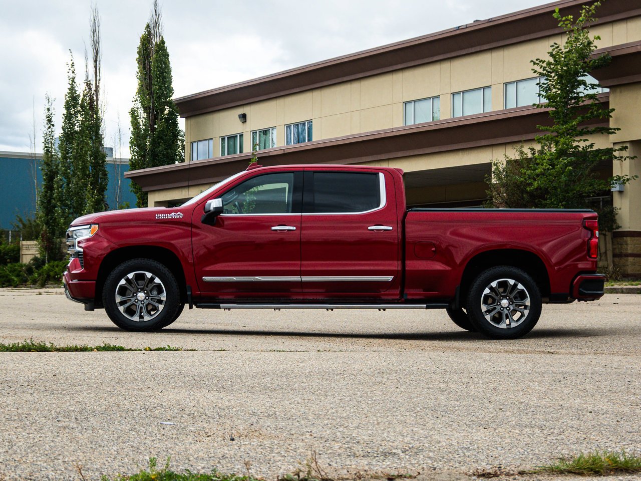 2024 Chevrolet Silverado 1500 4WD Crew Cab 147 High Country Red Sherwood Park - photo #10