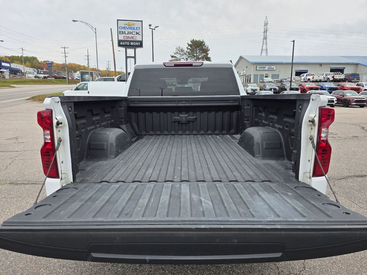 2022 Chevrolet Silverado 1500 Custom 4X4 White Mont-Laurier - photo #9
