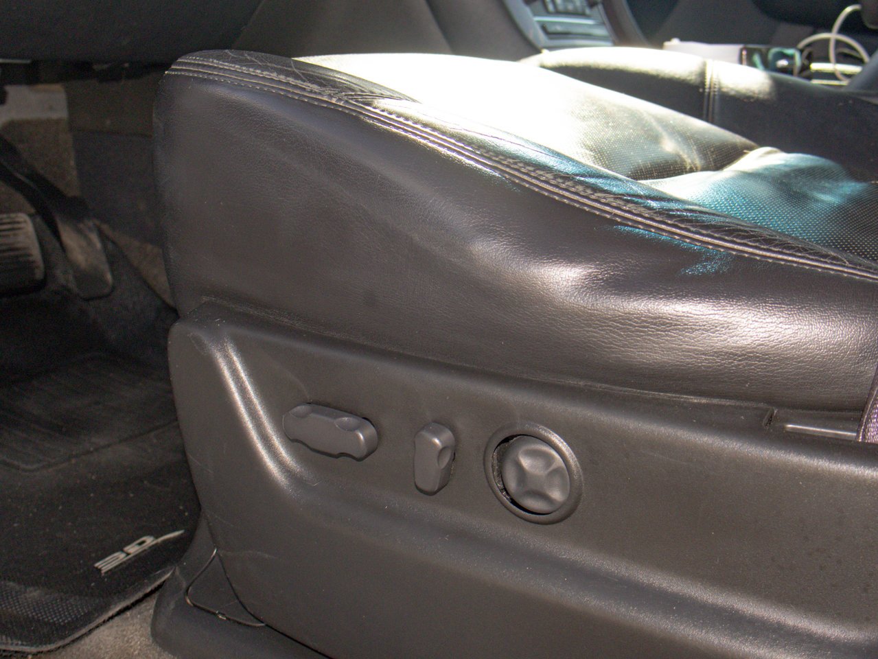 2008 Cadillac Escalade AWD 4dr White Sherwood Park - photo #18
