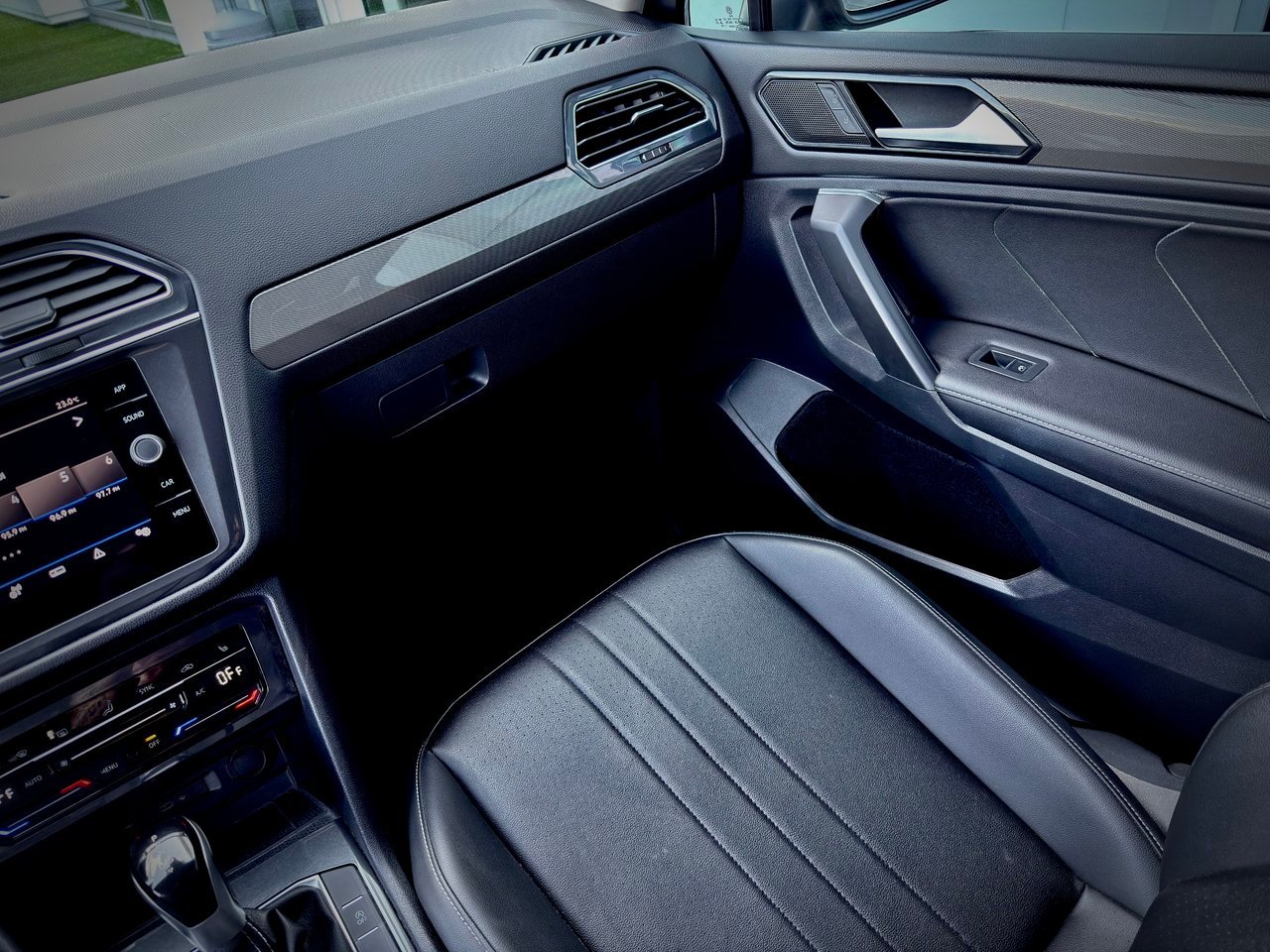 Volkswagen Tiguan 2023 Gris Notre-Dame-des-Prairies - photo #16
