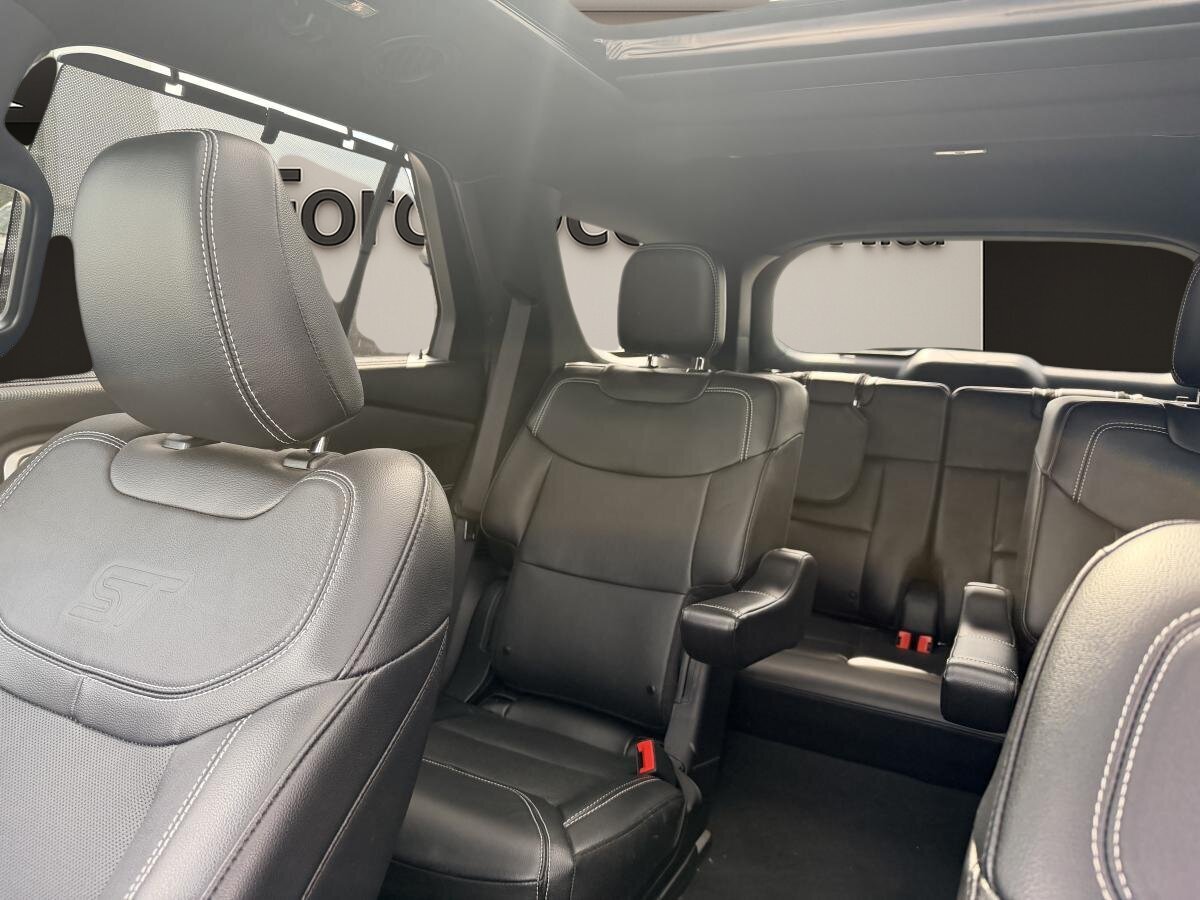 2024 Ford Explorer Black  - photo #5