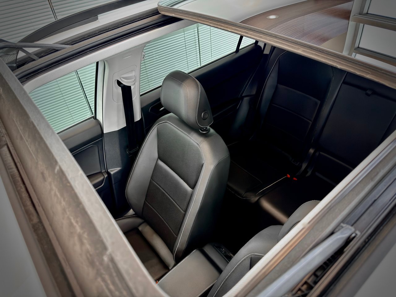 2021 Volkswagen Tiguan White Notre-Dame-des-Prairies - photo #14