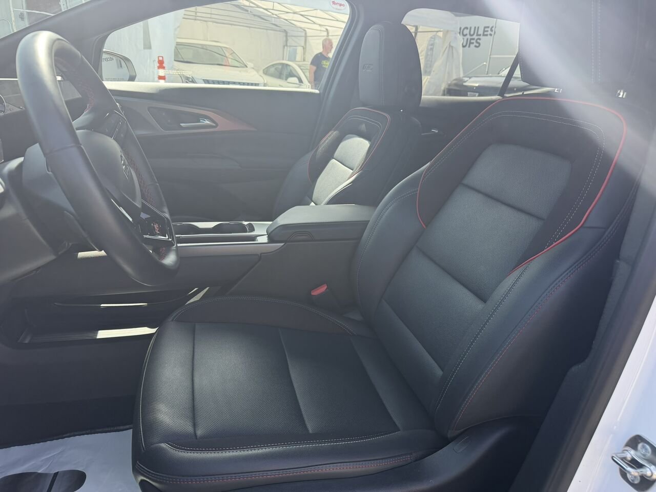 2024 Chevrolet Equinox EV 2RS White Laval - photo #19