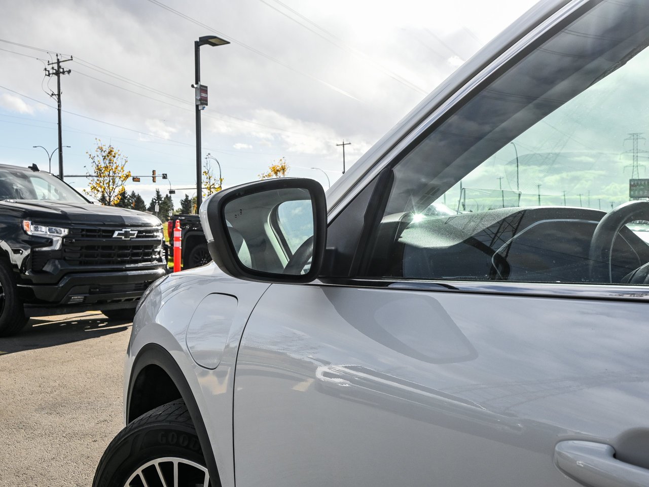 2022 Ford Escape Titanium Plug-In Hybrid FWD White Sherwood Park - photo #6