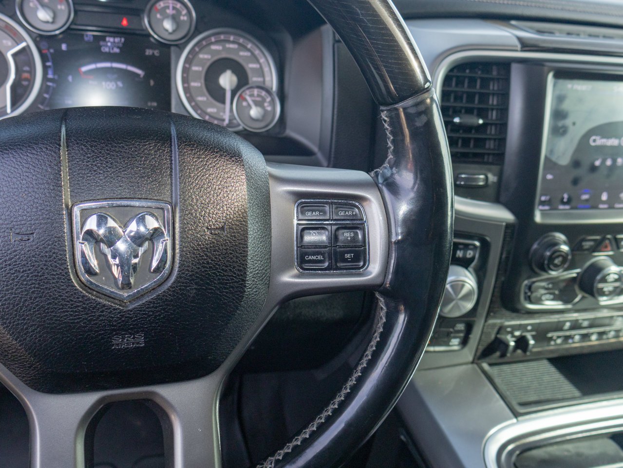 2018 Ram 1500 Limited 4x4 Crew Cab 5'7 Box *Ltd Avail* White Sherwood Park - photo #24