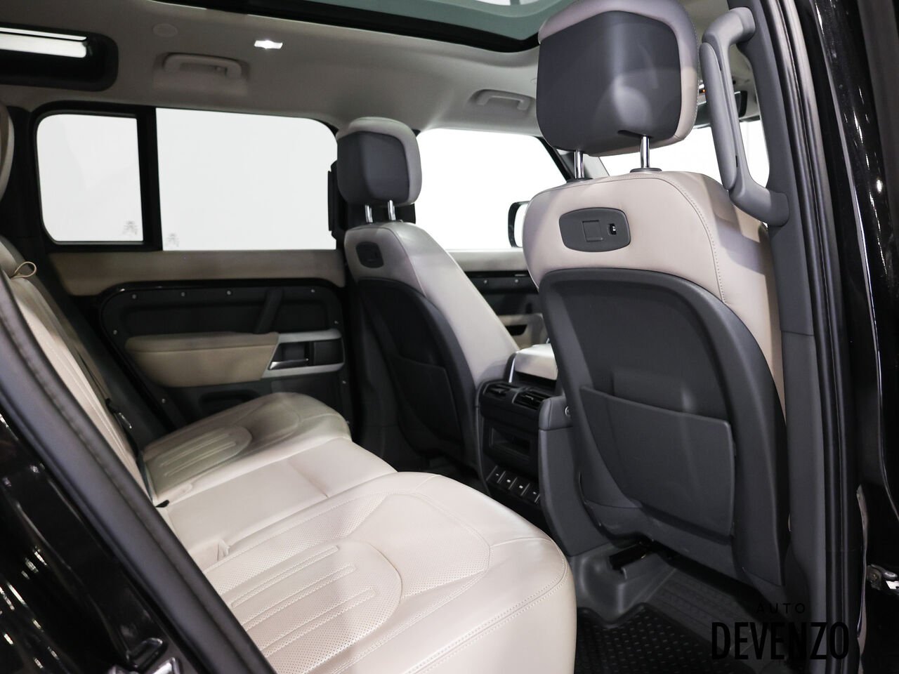 2020 Land Rover Defender Black Saint-Eustache - photo #12