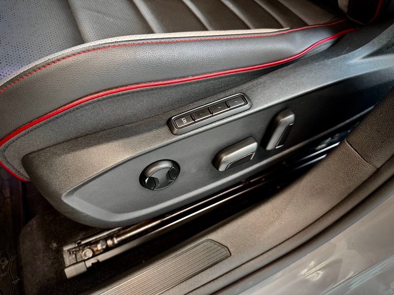 Volkswagen Golf GTI 2024 Gris Notre-Dame-des-Prairies - photo #28