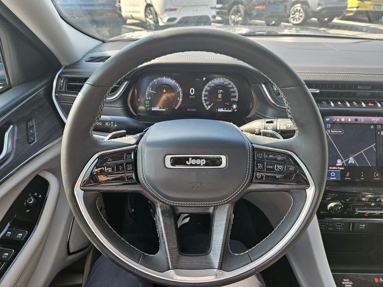 2023 Jeep Grand Cherokee Overland 4x4 Grey Thetford Mines - photo #8