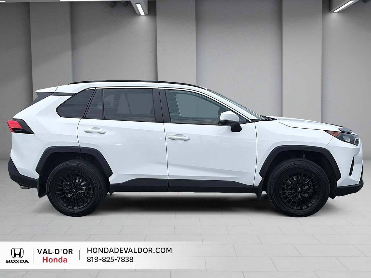 2021 Toyota RAV4 LE AWD BAS KM White Val-d'Or - photo #4