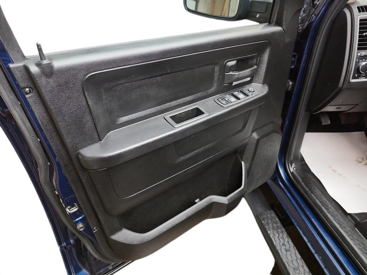 Ram 1500 Classic 2023 Baie-Comeau - photo #10