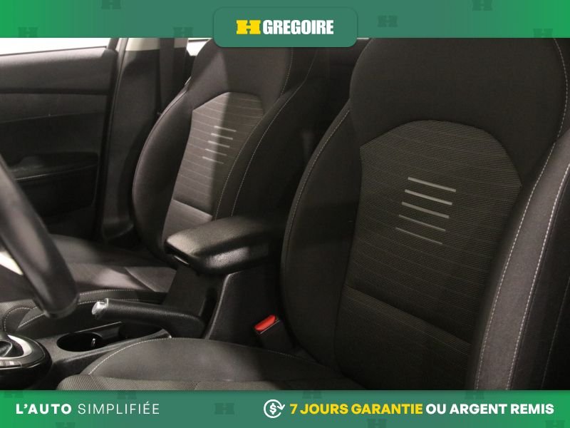 Kia Forte 822316 | EX AUTO AC GR ELECT MAGS CAM RECUL BLEUTOOTH 2021 Argent Laval - photo #13