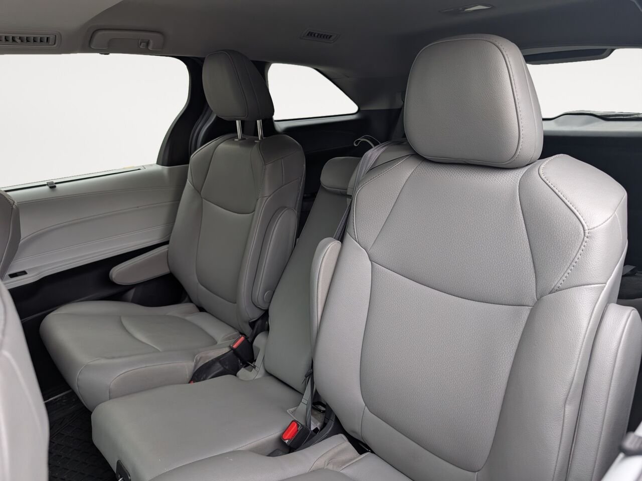 2025 Toyota Sienna 5TDGRKEC7SS280938 Grey Sherbrooke - photo #7